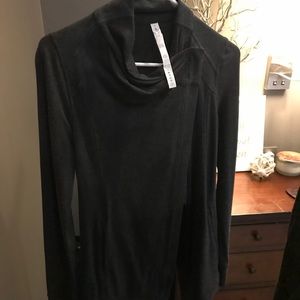 Lululemon wrap grey top, size 4, never worn.